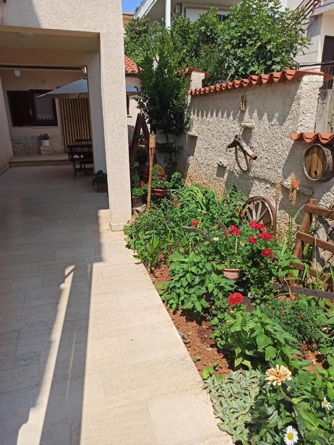 Adria Apartments Пула Экстерьер фото